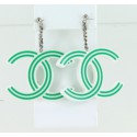 Ear dangling green CHANEL nail