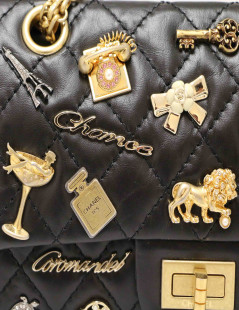 Sac 2.55 CHANEL cuir noir charms