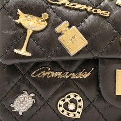 Sac 2.55 CHANEL cuir noir charms