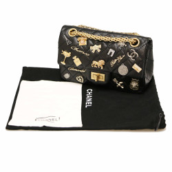 Sac 2.55 CHANEL cuir noir charms