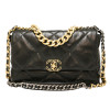 Le 19 CHANEL cuir noir 