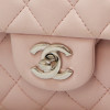 Timeless CHANEL cuir d'agneau rose pâle