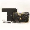 Le 19 CHANEL cuir noir 