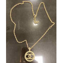 Collier CHANEL pendentif CC perles nacrées