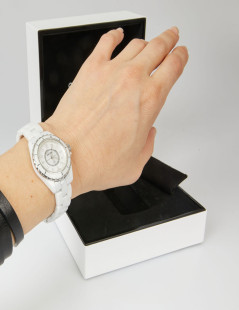 CHANEL  J12 watch in white ceramic