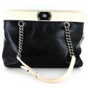 Sac CHANEL fermoir boy bicolore noir et blanc