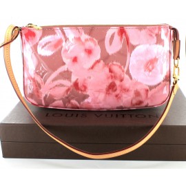 Painted LOUIS VUITTON pouch pink