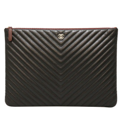 Pochette CHANEL cuir chevron noir