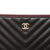 Pochette CHANEL cuir chevron noir