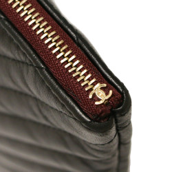 Pochette CHANEL cuir chevron noir