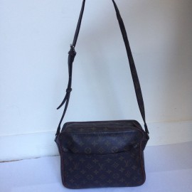 BEST STORE IN PARIS TO BUY USED CHANEL & LOUIS VUITTON DESIGNER BAGS -  VALOIS VINTAGE 