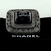 BROCHE CHANEL cabochon noir