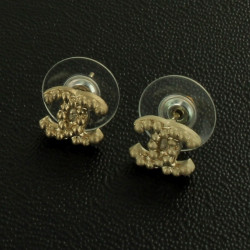 Boucles d'oreille CHANEL "CC" or pâle