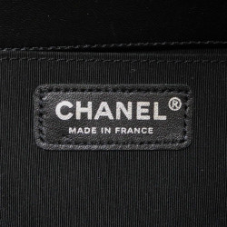 Boy CHANEL cuir lisse noir