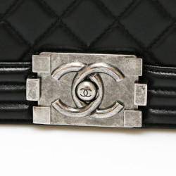 Boy CHANEL cuir lisse noir