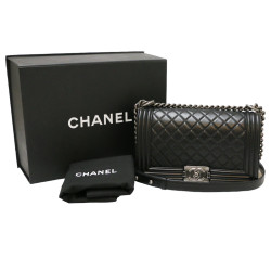 Boy CHANEL cuir lisse noir