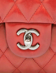  CHANEL red quilted lambskin Jumbo bag