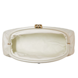 Pochette CHANEL matelassé beige irisé