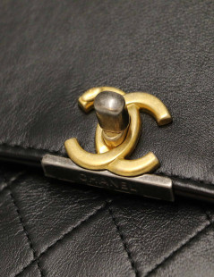 Pochette CHANEL cuir matelassé noir