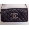 pochette CHANEL grise irisée