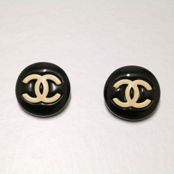 Clips en plastique noir vintage CHANEL 