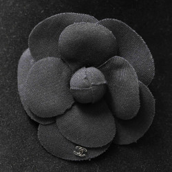 Broche Camélia CHANEL