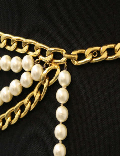 CHANEL perlescent pearls belt