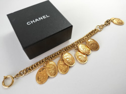 Bracelet medailles CHANEL dorée