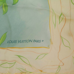 Foulard LOUIS VUITTON voile de soie Vintage