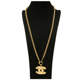 CHANEL vintage chain necklace with quilted CC logo