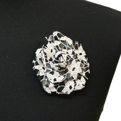 Broche CHANEL brodé