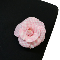 Broche CHANEL camélia carreaux rose