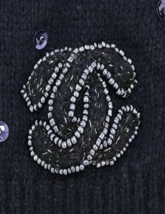 Bonnet CHANEL cachemire bleu nuit sequins broderies CC