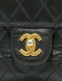 CHANEL black quilted Timeless 25 bag