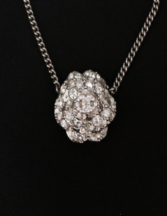 Collier camélia CHANEL brillants Swarovski