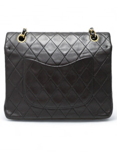 Timeless CHANEL médium cuir d'agneau noir