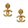 Boucles d'oreilles CHANEL CC dorés