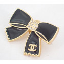 Pin's CHANEL noeud noir