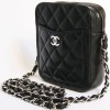 Pochette CHANEL matelassée noire