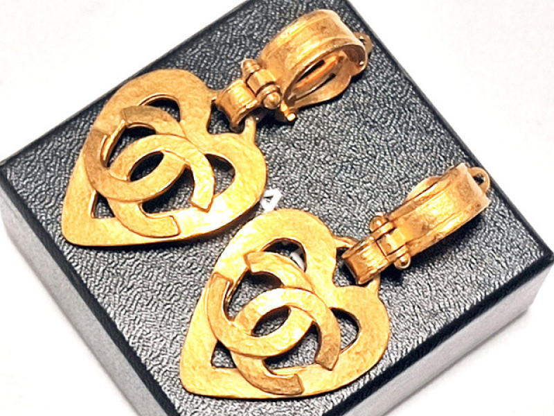 Clips CHANEL coeur pendants