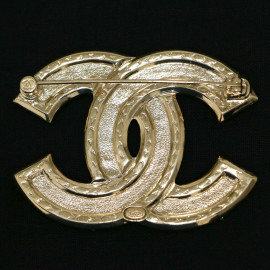 Broche CHANEL dorée matelassé