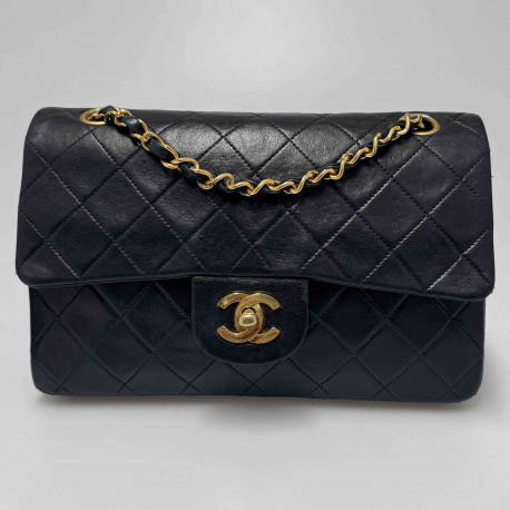 Classique CHANEL 23 cm cuir d'agneau