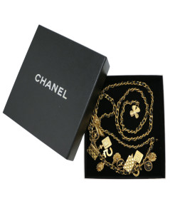 Ceinture charms CHANEL métal et cuir