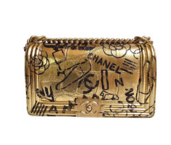 Sac Boy CHANEL doré Graffiti façon croco embossé