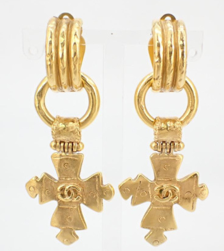 Boucles d'oreille CHANEL croix