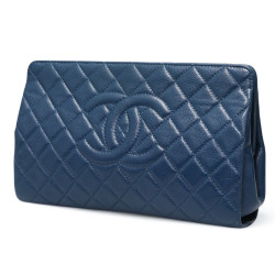 Pochette CHANEL matelassée bleue