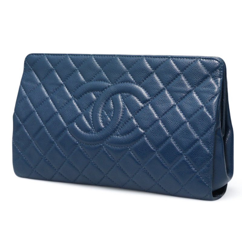 Pochette CHANEL matelassée...