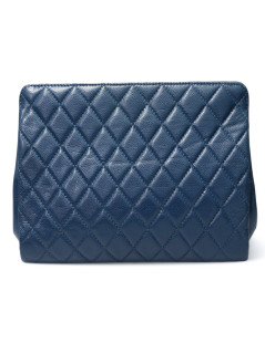 Pochette CHANEL matelassée bleue