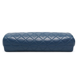 Pochette CHANEL matelassée bleue