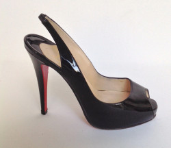 escarpins LOUBOUTIN t 35 vernis noirs